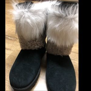 UGG Women’s Classic Patchwork Fluff Boot Size 8